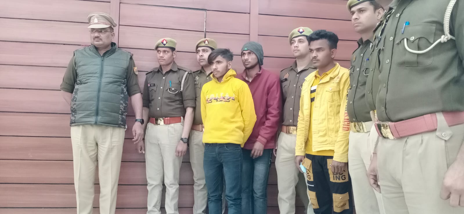 पुलिस अधीक्षक अतुल शर्मा ने जनपद में हुई चोरियों का किया खुलासा - Jan ...