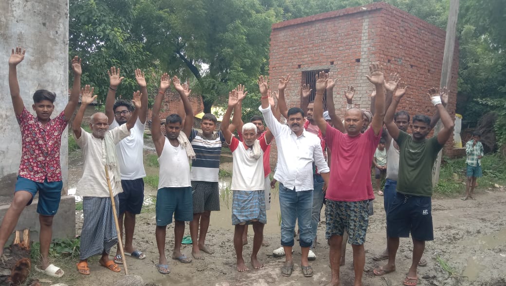 बनेवरा ग्राम पंचायत में भ्रष्टाचार का आरोप, सड़क बनी तालाब - Jan ...